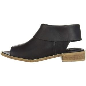 New Musse and Cloud Anemone cuffed low boot sandal, Mexico